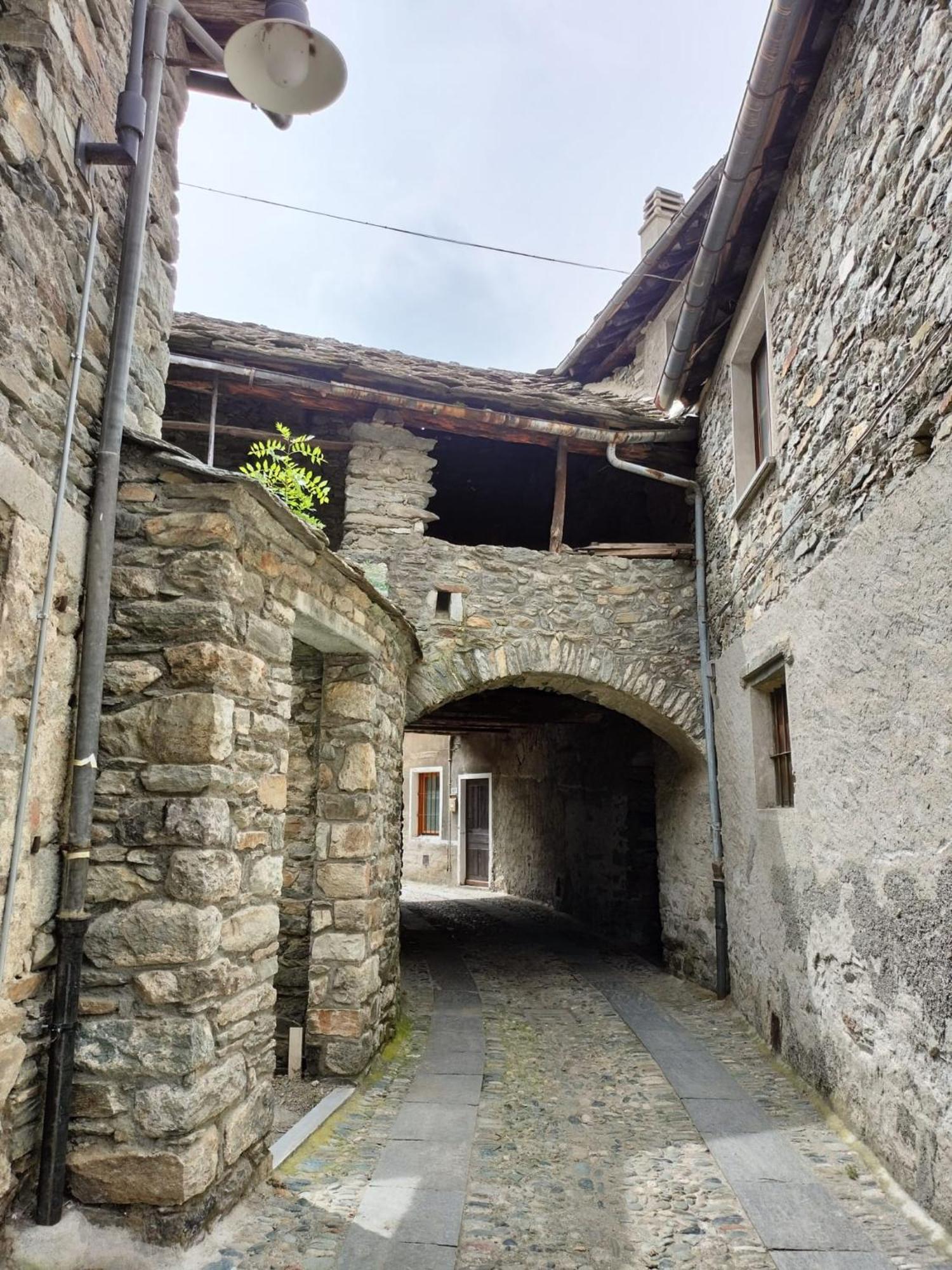 La Torre Colombaia - Monumento Del 1400 Apartamento Arnad Exterior foto