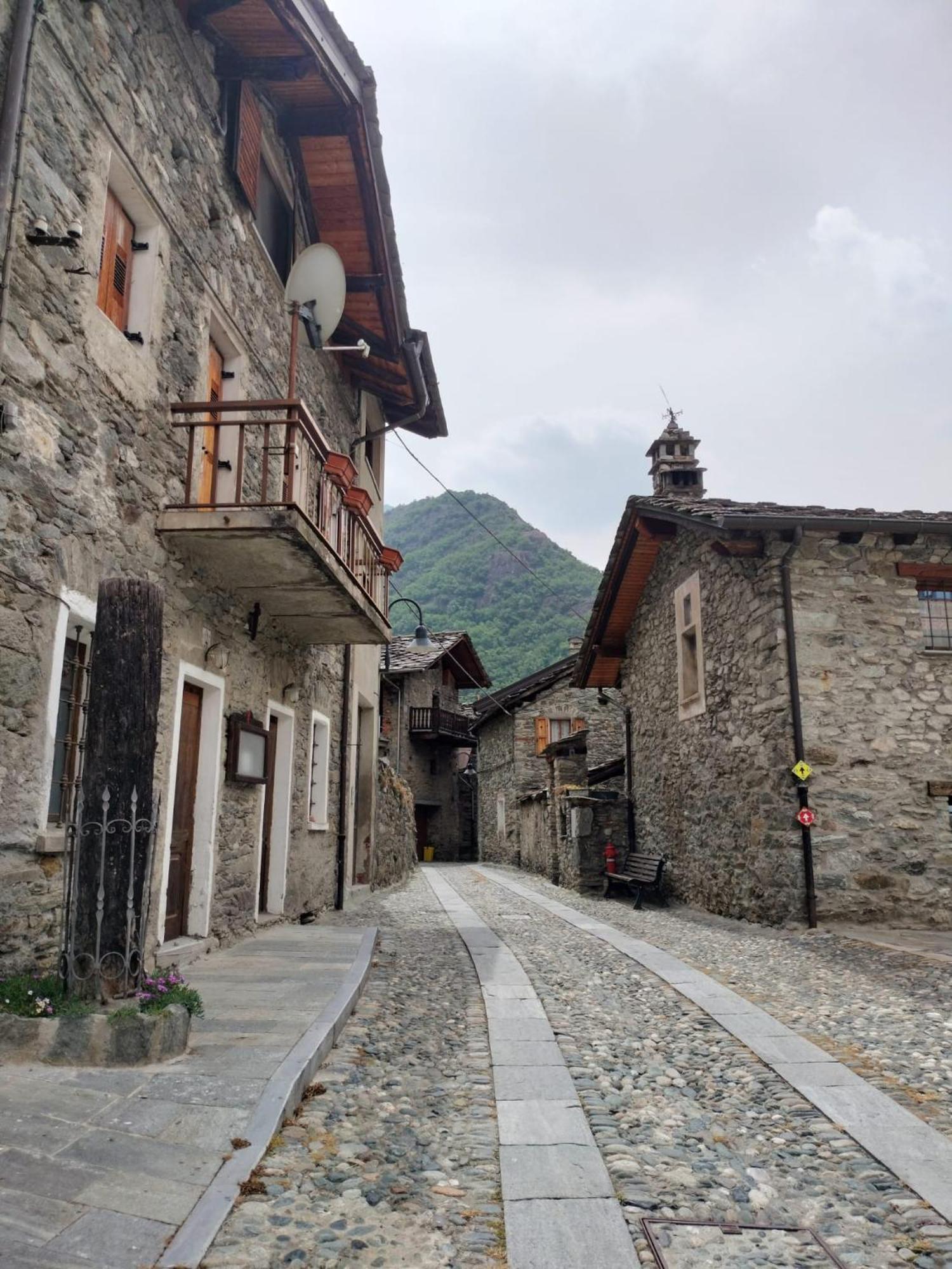 La Torre Colombaia - Monumento Del 1400 Apartamento Arnad Exterior foto