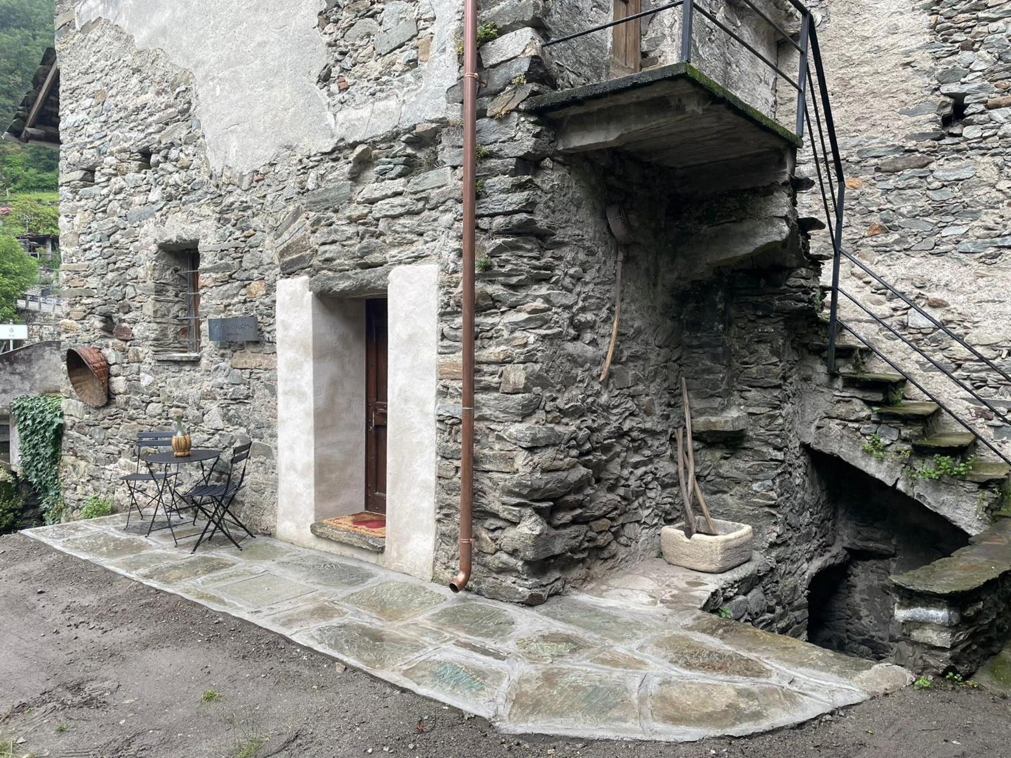 La Torre Colombaia - Monumento Del 1400 Apartamento Arnad Exterior foto